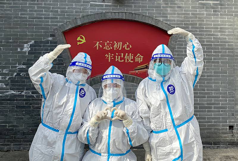 2.合影明志守初心.jpg 2.合影明志守初心.jpg